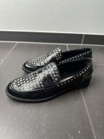 Zara Lack Loafer mit Nieten, Grösse 38, Schwarz, Top Zustand