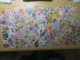 Briefmarken ganze Welt ca. 100gr abgelöst, viele Motive