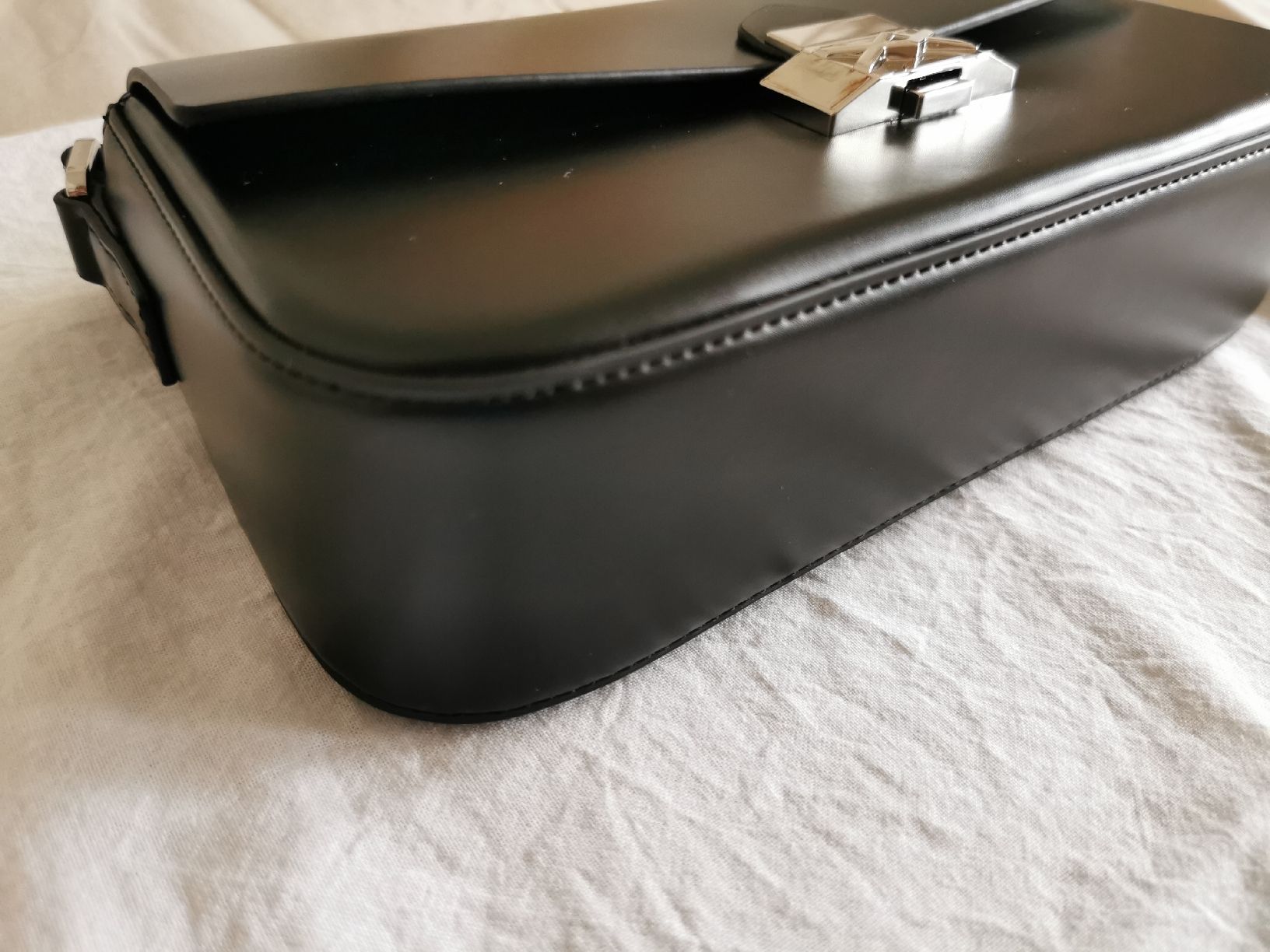Benetton Taschen für Damen: Benetton Original Damen Tasche – Neu und originalverpackt aus Schlieren von vlalif 2