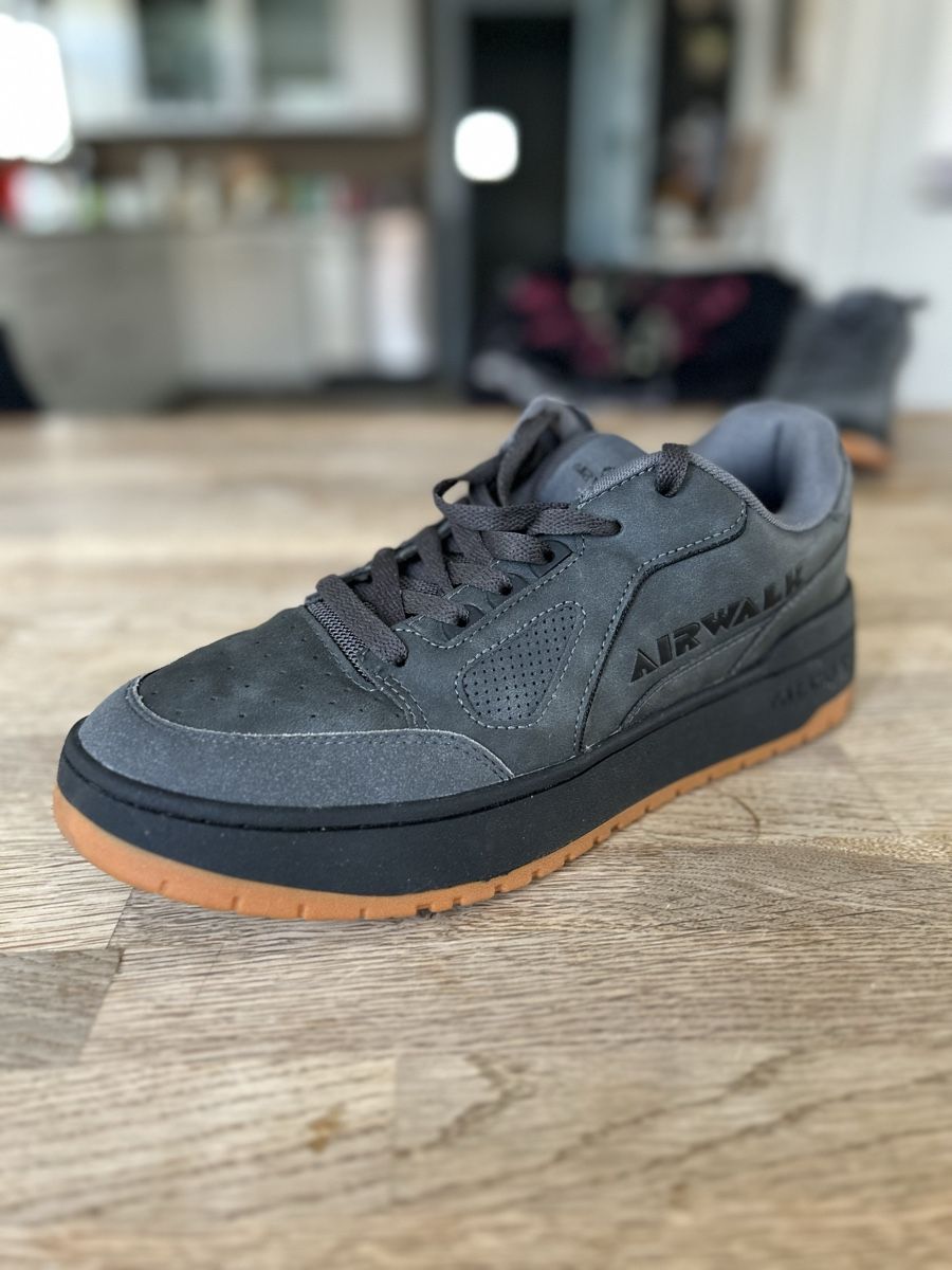Scarpe da uomo: Airwalk Sneaker Herren grau EUR 43 – Nuovo (secondo la descrizione) da Thun venduto da FAWA79