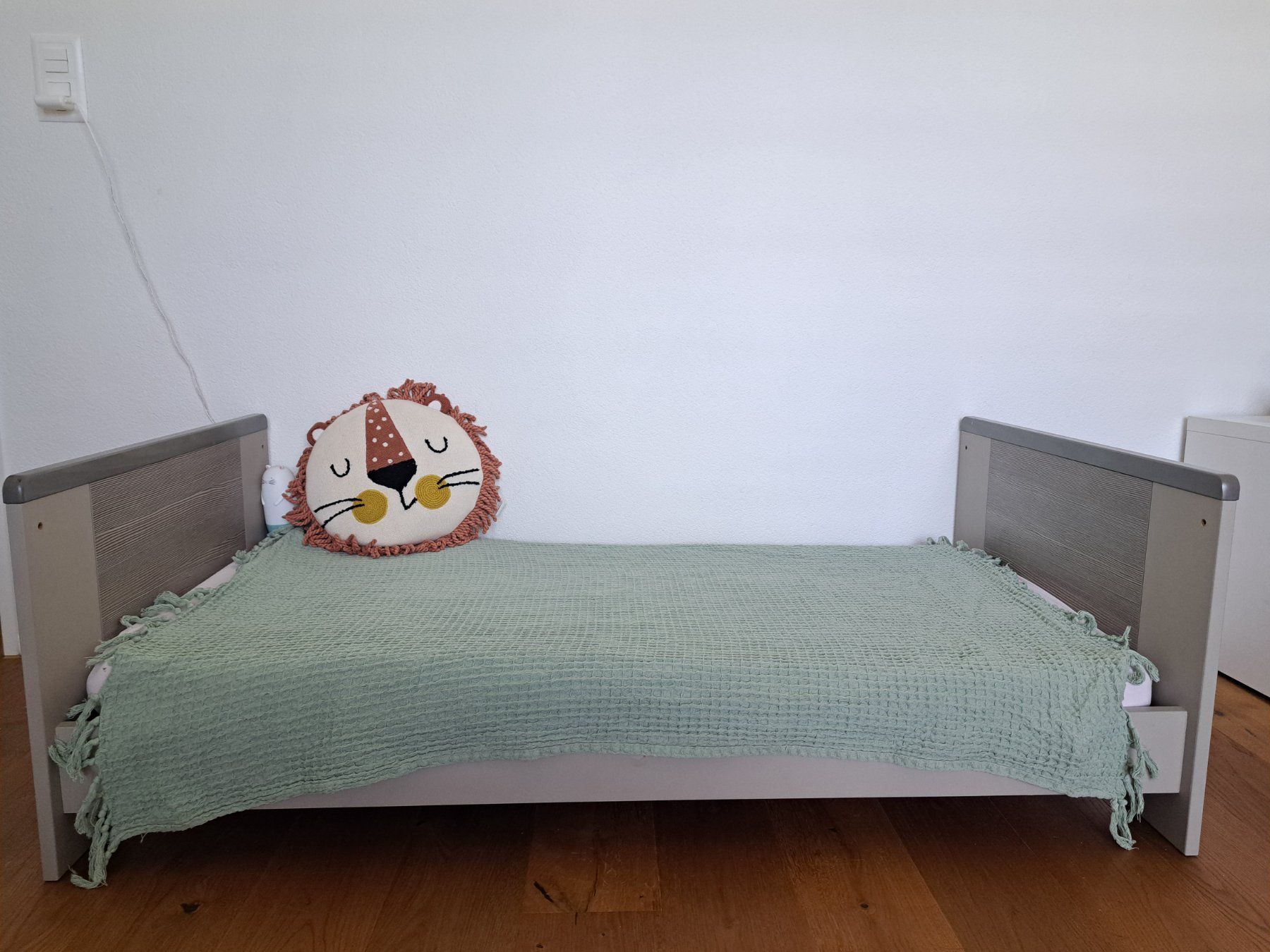 Geuther Fasciatoi & Accessori: Baby-/Kinderzimmer Kommode & Bett – Usato da Näfels venduto da KarinHauser 1