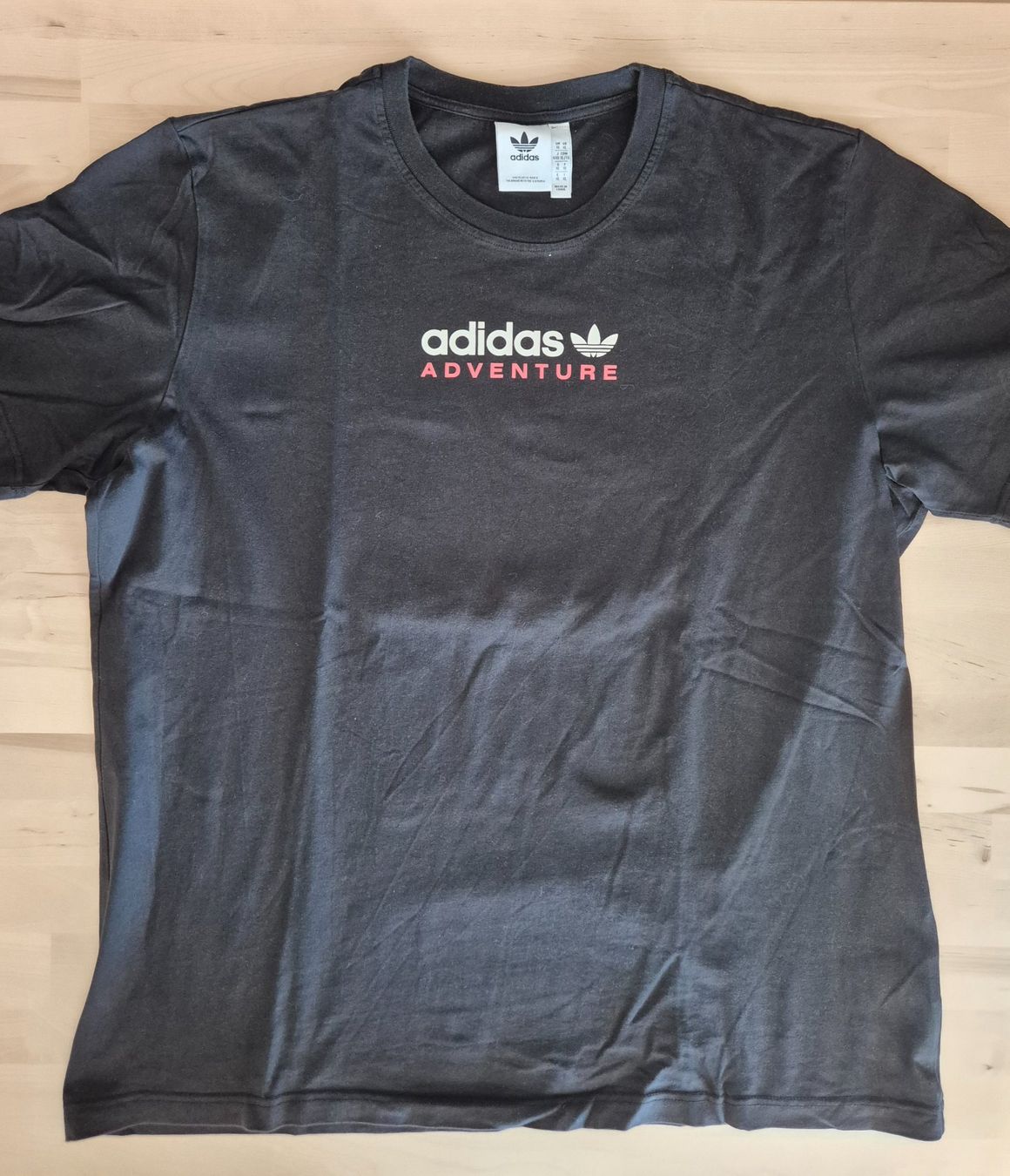 Adidas T-shirt: Adidas Adventure Oversized Shirt – Usato da Trogen venduto da Monk3yWear