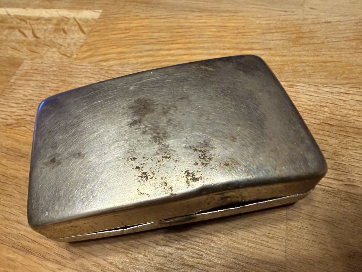 Altri Prodotti per fumatori: Alte Dose. Zigaretten Etui oder Seifen Dose? – Usato da Goldach venduto da Messerguru 2