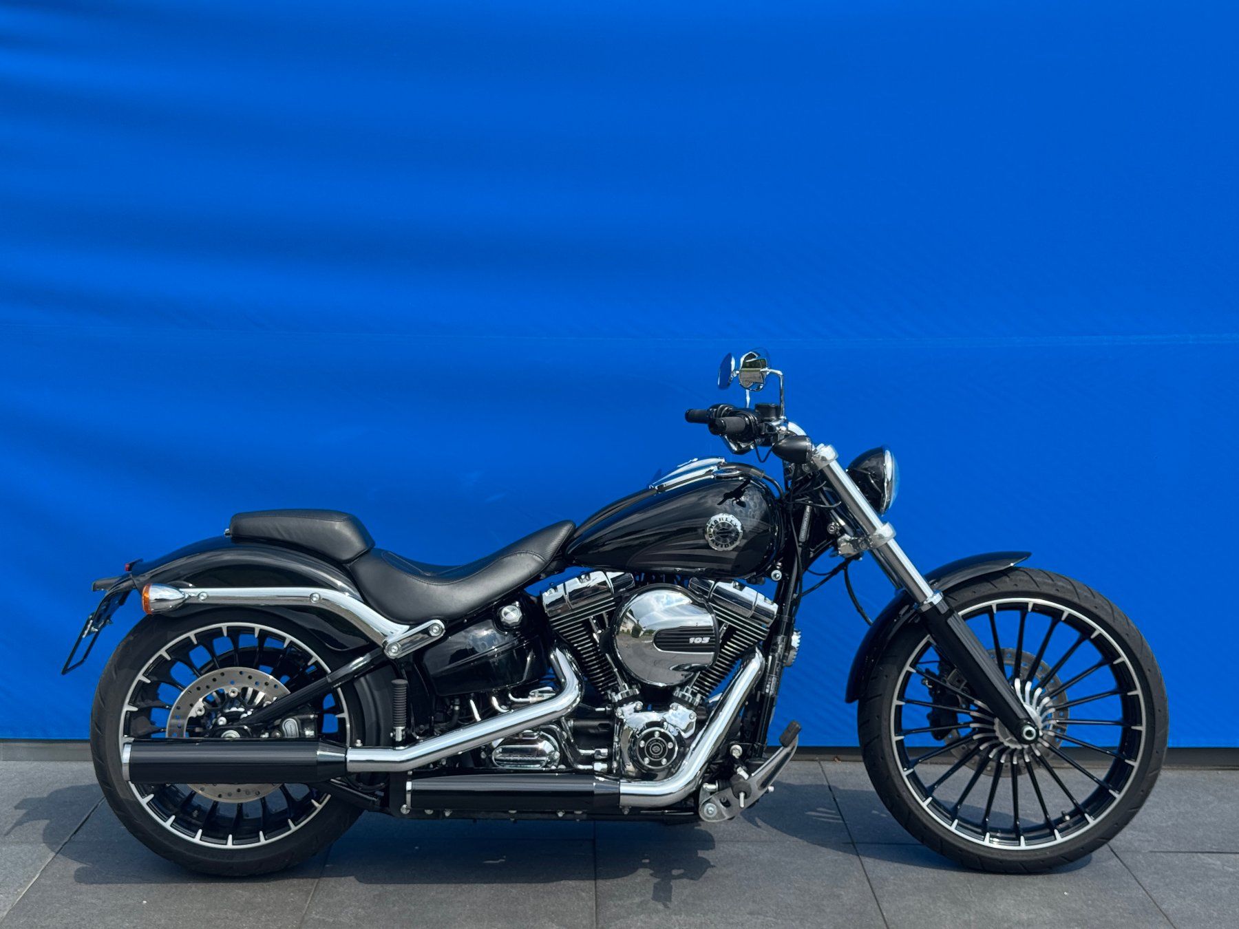 Harley-Davidson Chopper: HARLEY-DAVIDSON FXSB Breakout 103 ABS, 35 KW, Keyless – Gebraucht aus Escholzmatt von Wikinger11