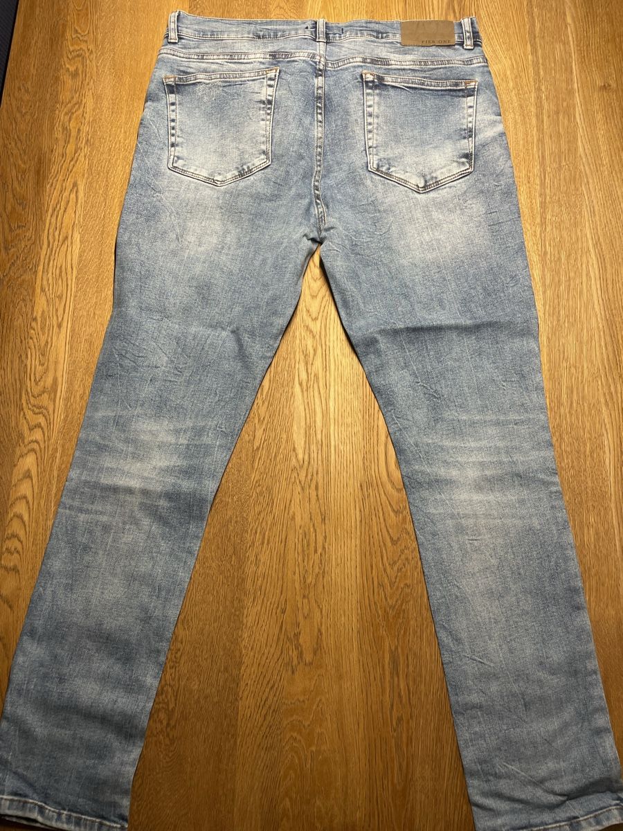 Jeans: Light Wash Denim Jeans – Usato da Bülach venduto da tiagodcc 1
