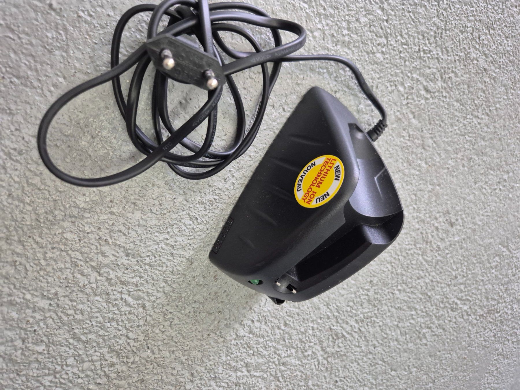 Bosch Caricatori & Batterie: Bosch Ladegerät 7,0V 250mA – Usato da Domat Ems venduto da tchnesa 1