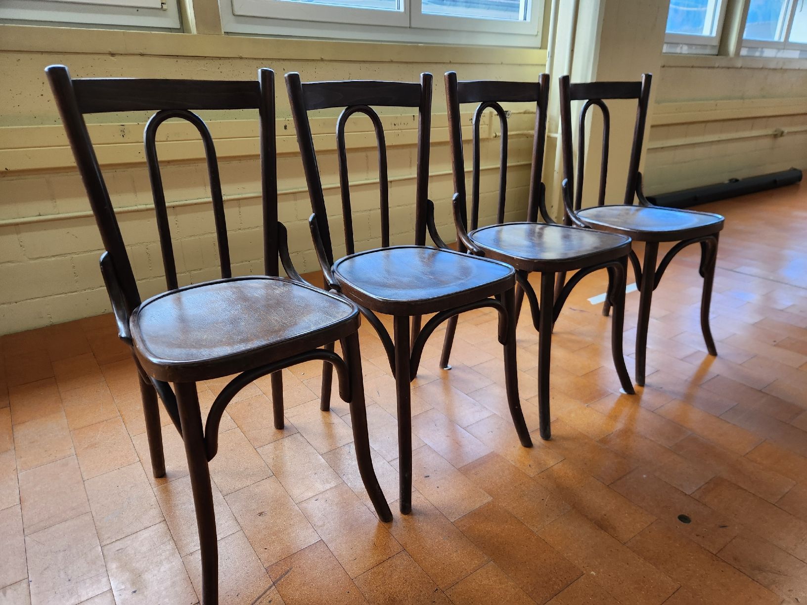 Horgen Glarus Sedie: Vintage Bistrostühle Horgenglarus – Usato da Lichtensteig venduto da Polsterwerk 1