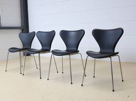 Arne Jacobsen Stühle Serie 7, Fritz Hansen (Vollpolsterung)