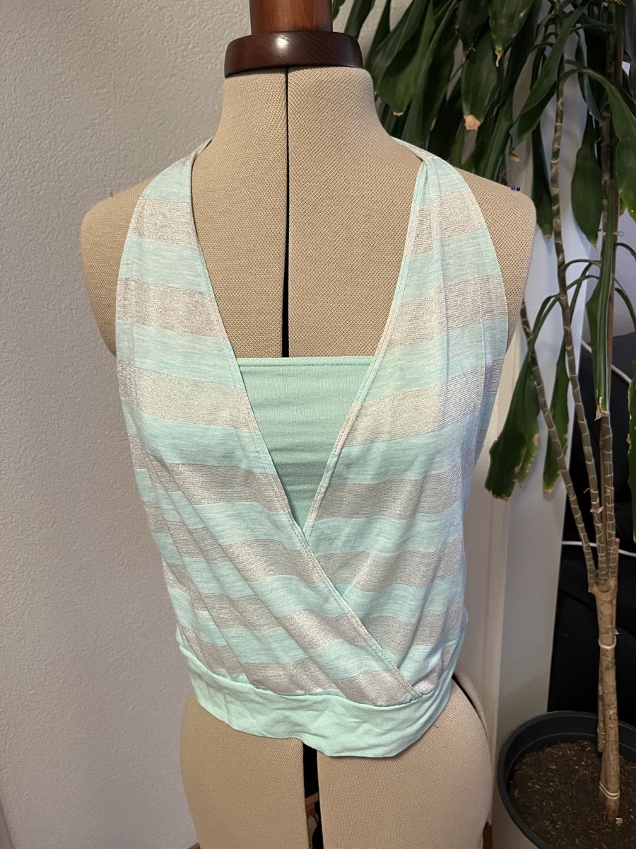 Top: Y2K halter Top mint turquoise – Usato da Lausanne venduto da Lillielillie