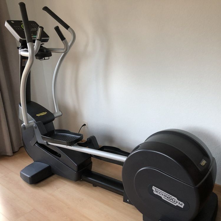 Vélo elliptique online technogym