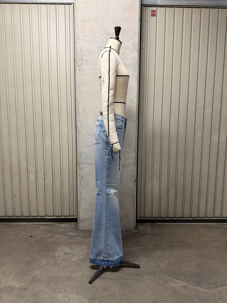 Wrangler Jeans: Jean Wrangler Flare Taille Haute (Prototype) – Nuovo (secondo la descrizione) da Petit-Lancy venduto da phikipi 1