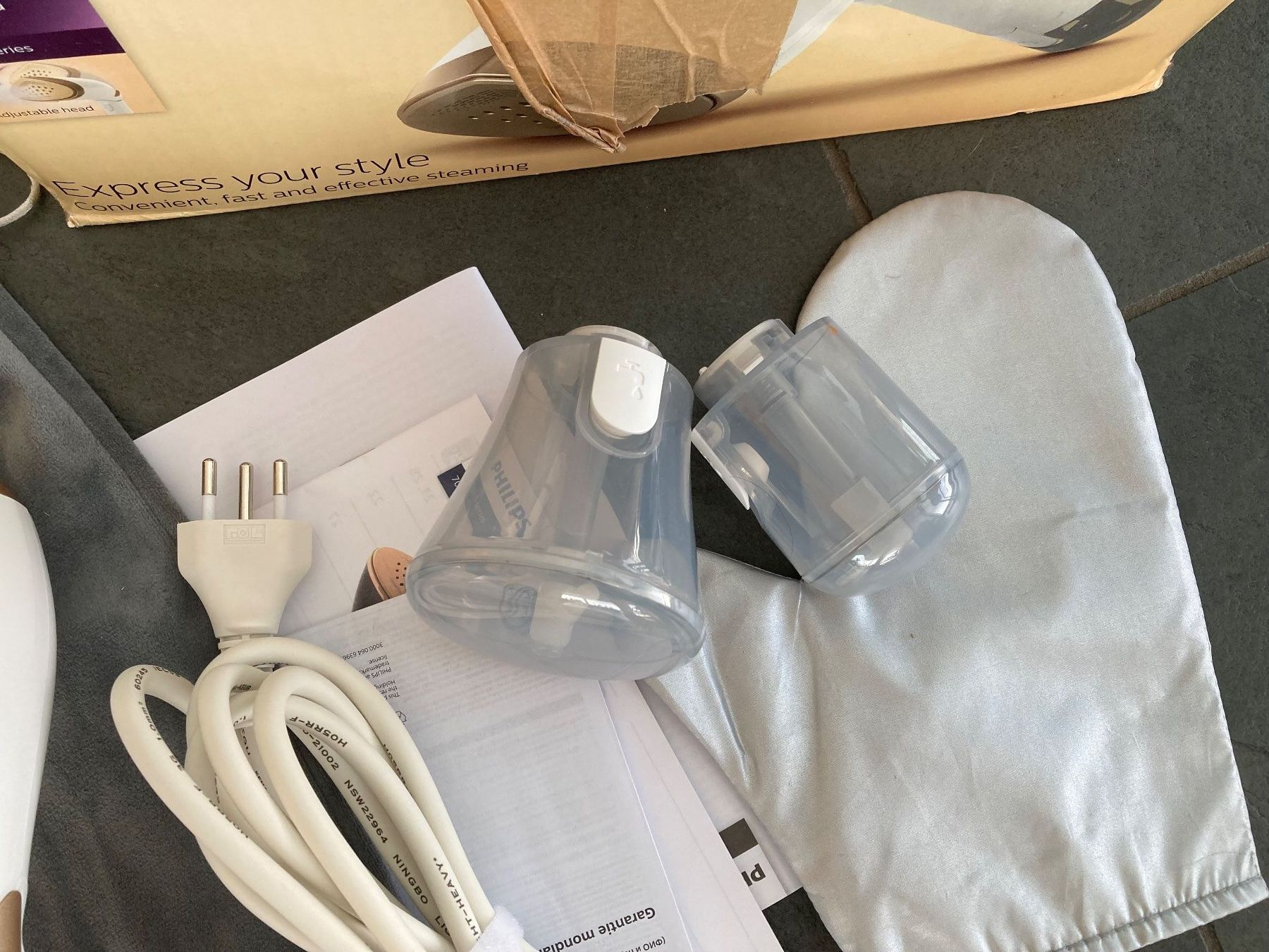 Philips Ferri da stiro: Philips Handhelm Steamer 7000 Dampfglätter ungebraucht OPV – Nuovo (secondo la descrizione) da Zürich venduto da dolcicaramelle2 2