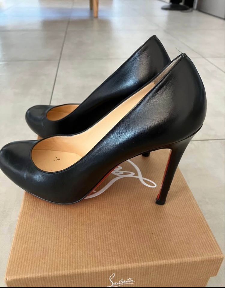 Christian Louboutin Scarpe da donna: Louboutin Simple Pump Black 38.5 – Usato da Fribourg venduto da dafral 1