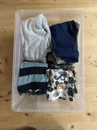 Kleiderpaket für Kinder verschiedene Grössen guter Zustand