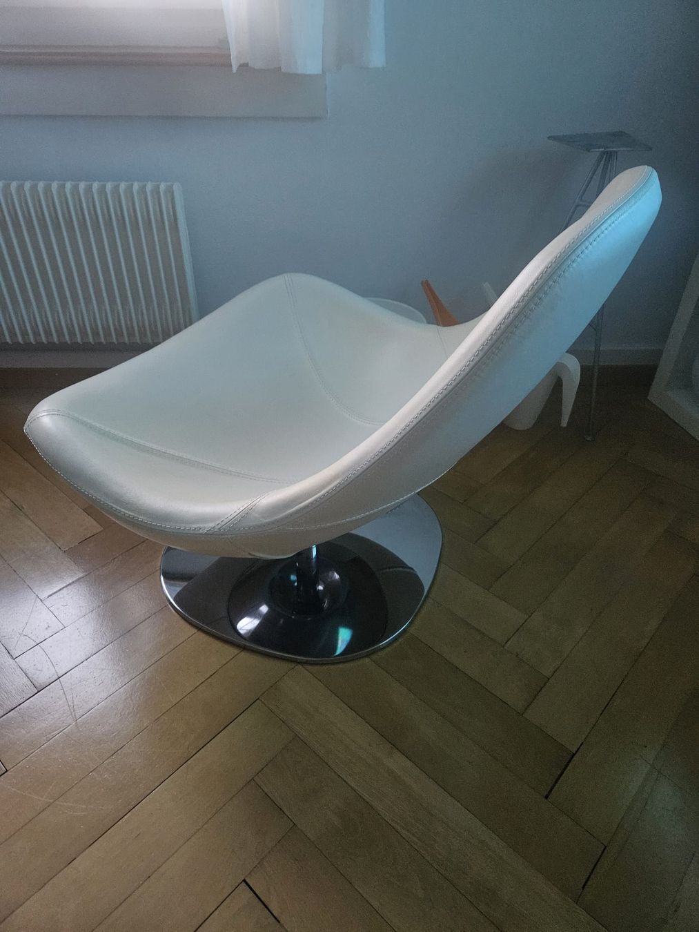 Ikea Poltrone: Eleganter Weisser Drehsessel - Kunstleder – Usato da Zürich venduto da Lor_kcq8 4