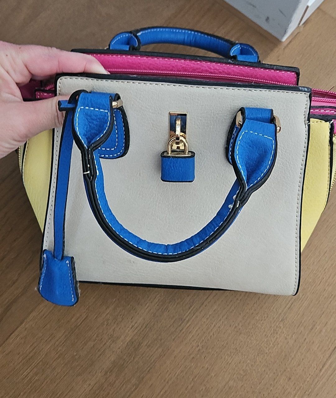 Taschen für Damen: Wunderschöne Tasche/ Handtasche – Gebraucht aus Suhr von jes_rtc9