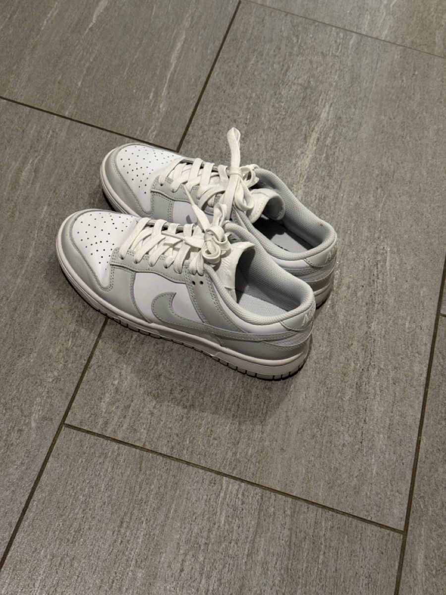 Nike Scarpe da donna: Nike Dunk Low Photon Dust Grösse 37,5 – Nuovo (secondo la descrizione) da Augst BL venduto da ssharonc