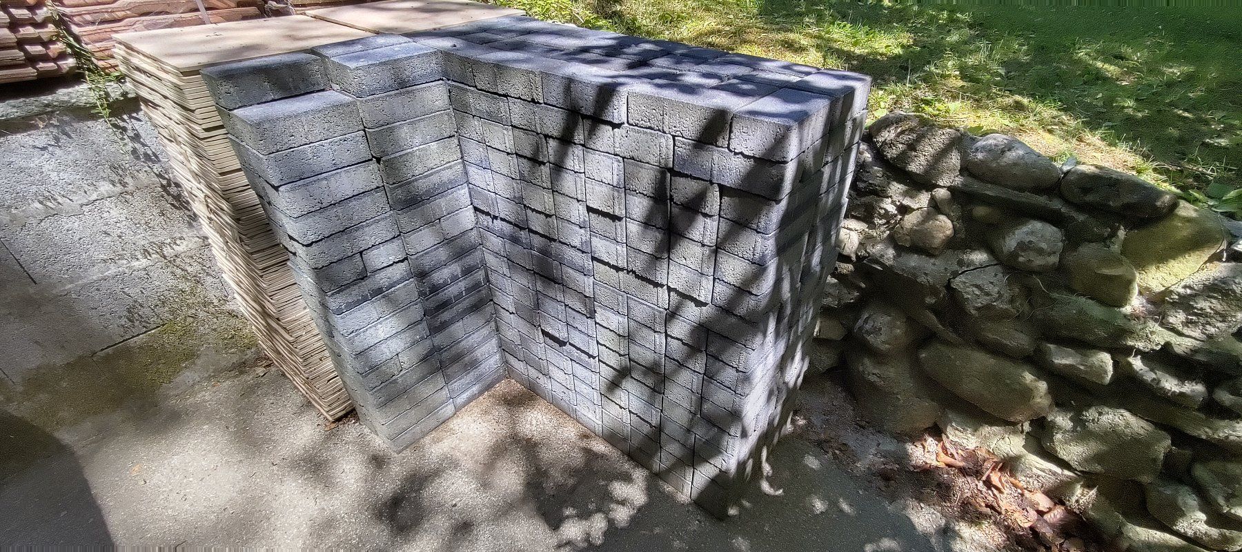 Revêtements de sol: Pavé en béton – D'occasion à Bassins par mazette13 1