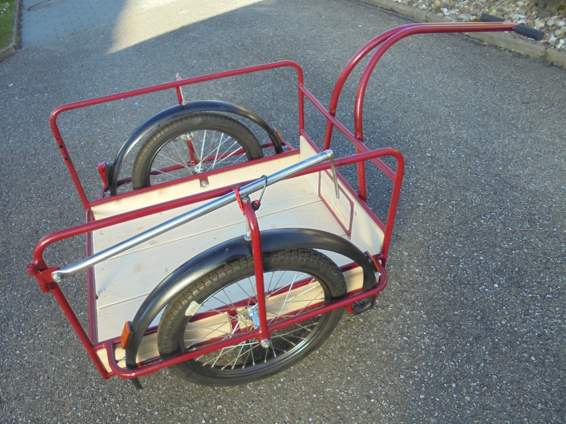 Remorques: Stabiler Velo-Mofa-Anhänger – D'occasion à Rohrbach par Benz16 3