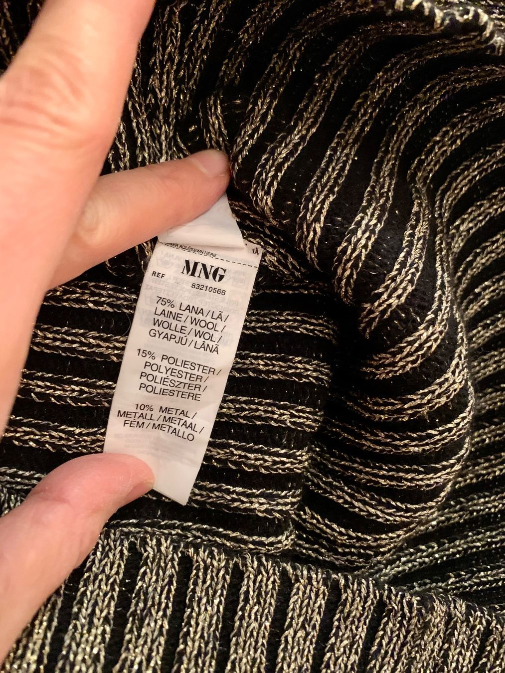 Mango Maglioni & Felpe: MANGO Rollkragenpullover, schwarz-gold gestreift, kurz – Usato da Maienfeld venduto da mar_59mb 3