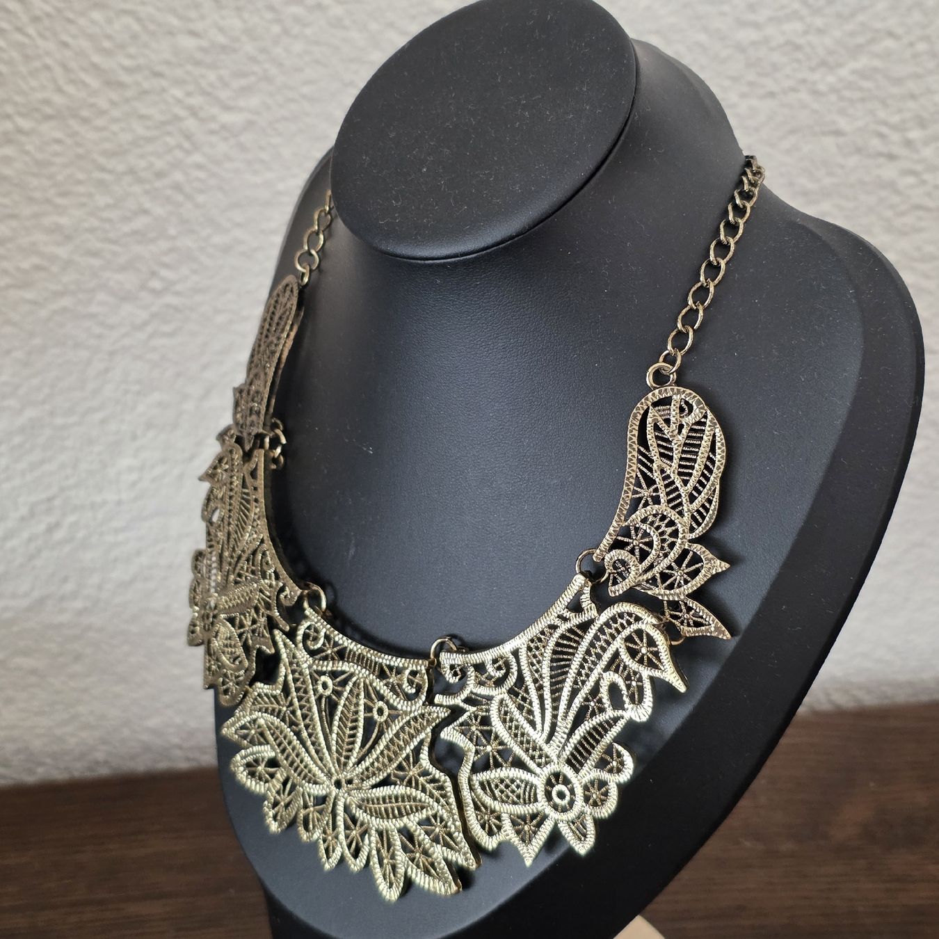Ketten: Statement Kette filigranes Design goldfarben – Gebraucht aus Rheinsulz von Gilea 4