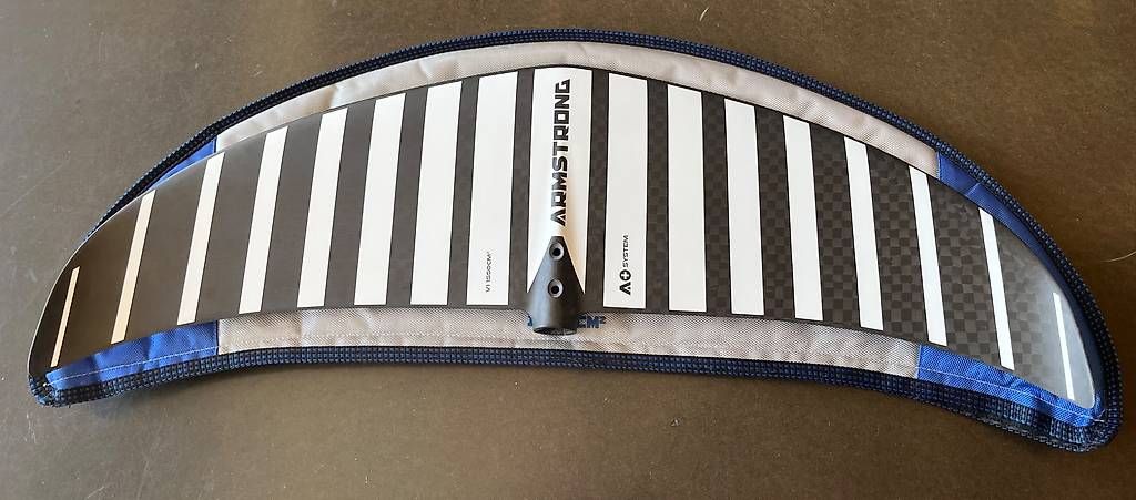 Armstrong Planches de surf: Foil Armstrong Frontwing CF1550 – D'occasion à Corseaux par Perol01