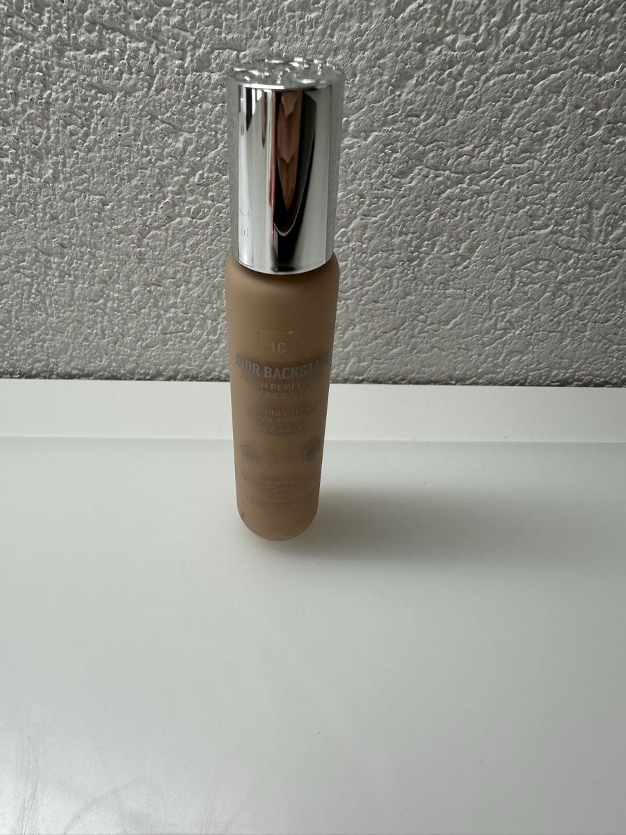 Dior Maquillage: Dior backstage concealer 1C – D'occasion à Courgevaux par missceline5 1