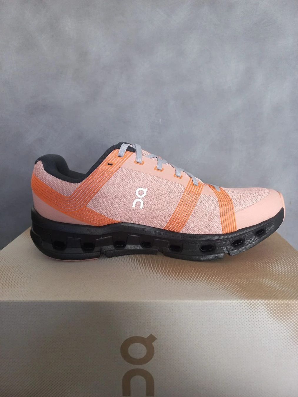 On Scarpe da donna: On Cloudgo Rose/Magnet Pointure 40.5 – Nuovo e nell'imballaggio originale da Collonges-sous-Salève venduto da MERLE385 1