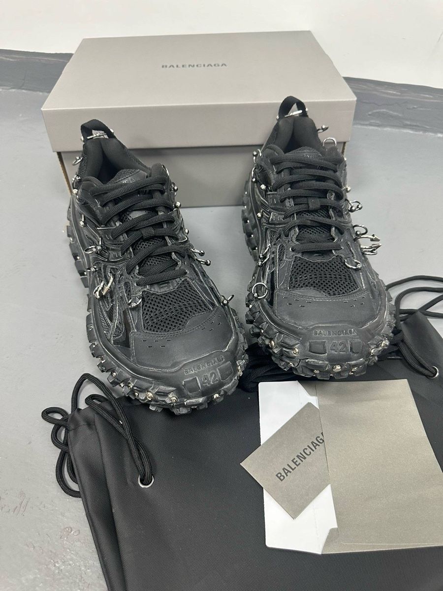 Balenciaga Herrenschuhe: Balenciaga defender piercing size 45 – Gebraucht aus Köniz von usernoname