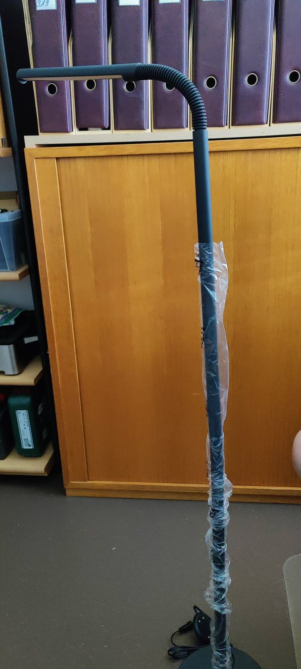Lampade: Bogenstehlampe – Nuovo e nell'imballaggio originale da Winterthur venduto da Nori2