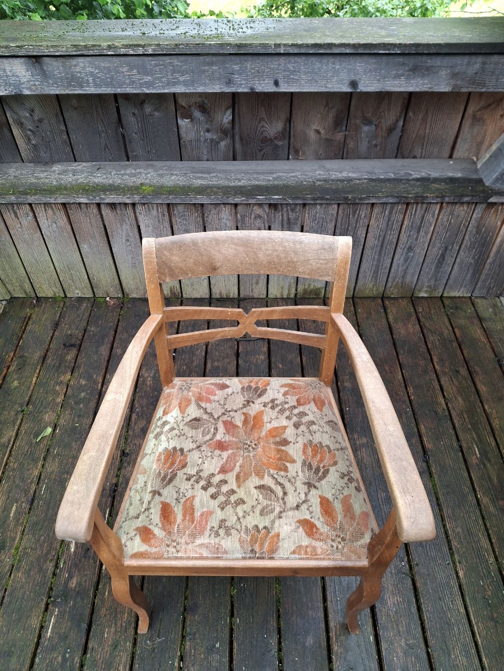 Poltrone: Antiker Sessel mit floralem Muster – Usato da Aadorf venduto da Greg19 1