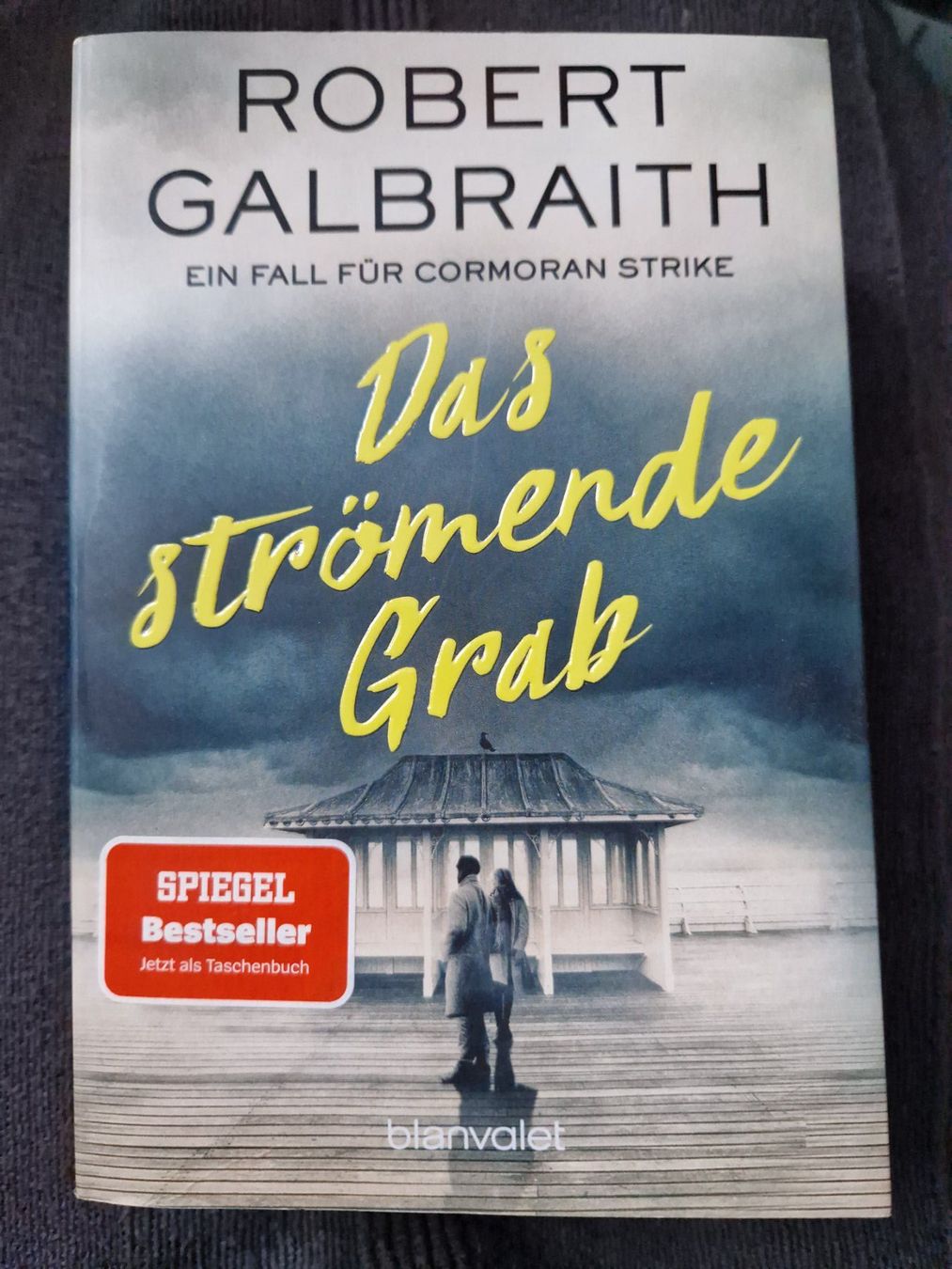 Libri: Robert Galbraith Das strömende Grab Band 7 – Usato da Neuhausen am Rheinfall venduto da Alchimista