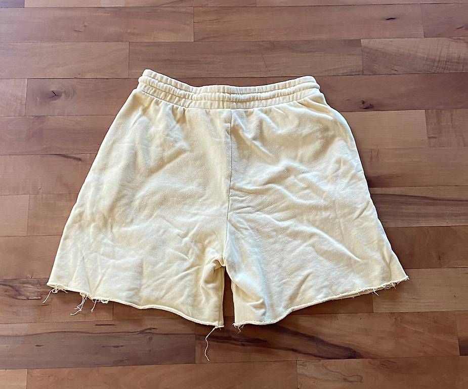 Pantaloni: Kurze, hellgelbe Hosen – Usato da Ellikon a d Thur venduto da sar_l8sf 1
