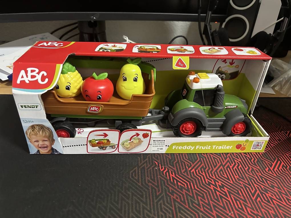 Fahrzeuge für Kinder: Traktor mit Anhänger – Neu und originalverpackt aus Wolfhausen von pri_yk5q