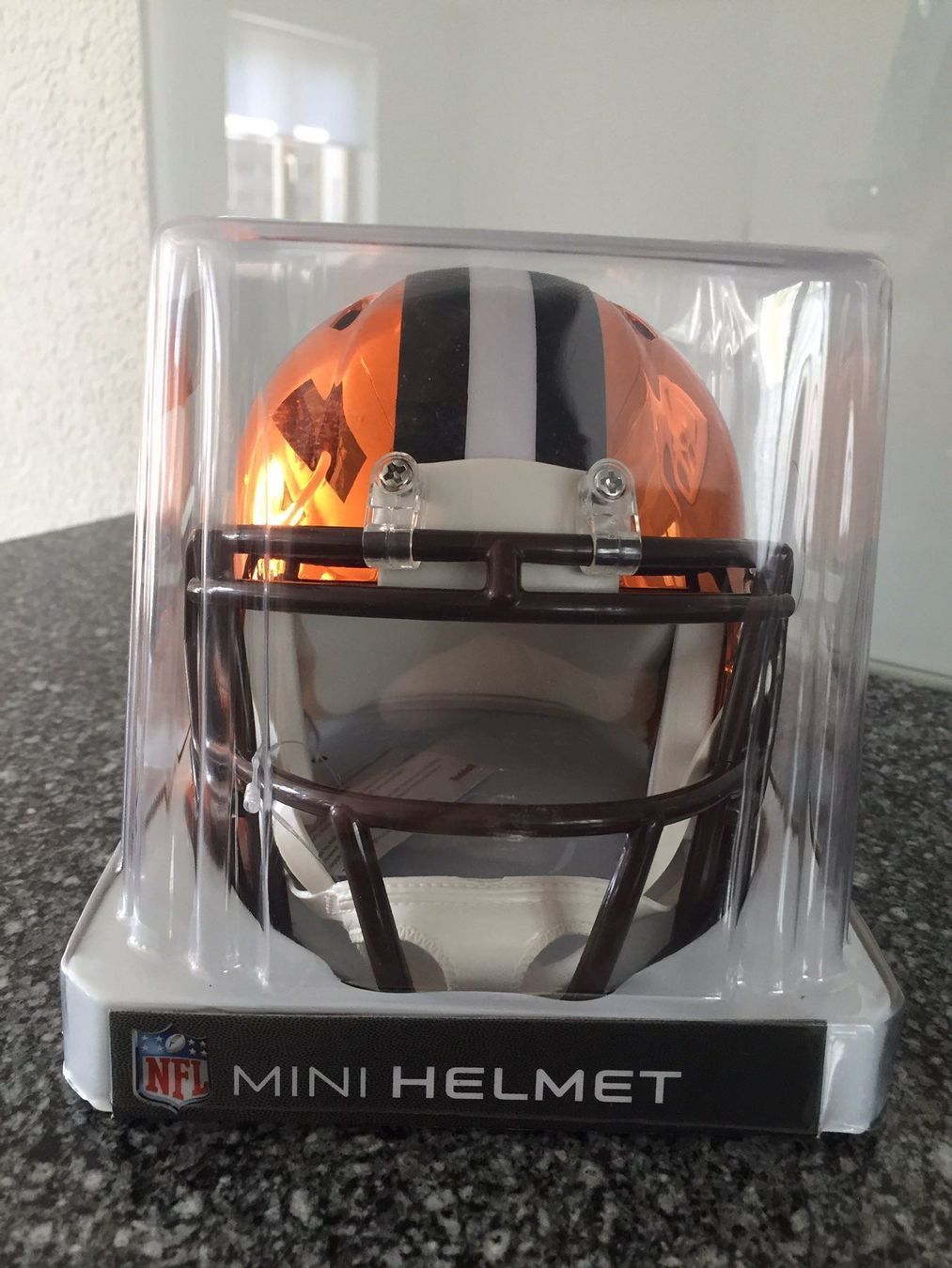 NFL Abiti antichi: Cleveland Browns Mini Helmet Chrome – Nuovo e nell'imballaggio originale da Muttenz venduto da US_Sport_Schweiz 1
