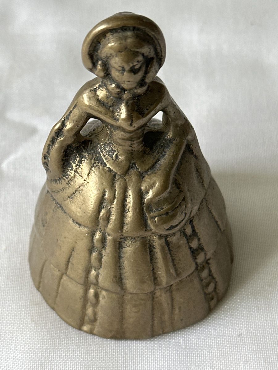 Cloches & sonnailles: Antike Glocke Messing Dame Glockenfigur Vintage Deko – D'occasion à Zürich par Chaeffeler