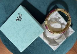 Farbiger Armreif mit Strasssteinen inkl. Geschenkbox