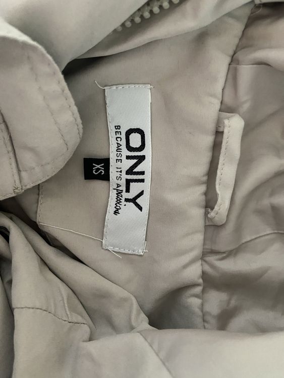 Only Vestes: Leichte Übergangsjacke mit Kapuze von Only (Gr. XS) – D'occasion à Zürich par kar_7gs6 2