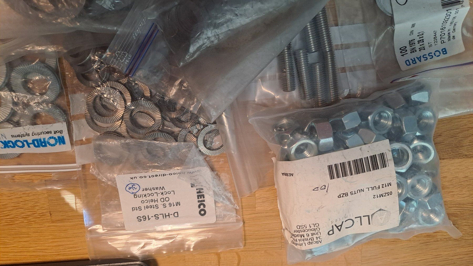 Tutti gli attrezzi: Surplus Hardware – Usato da Rieden AG venduto da Werkstattlaedeli 5