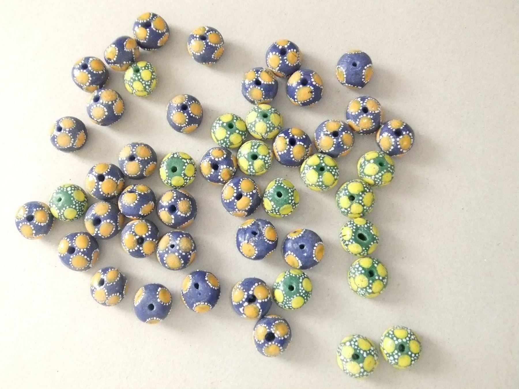 Perle (finte): 48 Beads Millefiori / antike Glasperlen – Usato da Esslingen venduto da eintagammeer 1