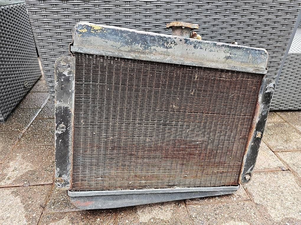 Tutti pezzi di ricambio auto: Original Coventry Radiator Presswork Co. Ltd. Kühler Hillman – Usato da Rottenschwil venduto da epaveart
