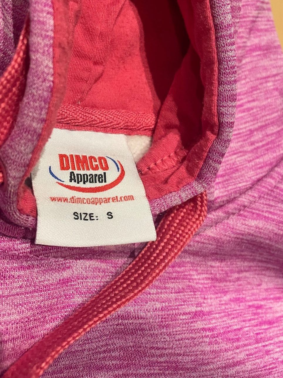 Maglioni & Felpe: Kapuzenpullover Victoria Canada pink Grösse S – Usato da Mägenwil venduto da Zidane1 1