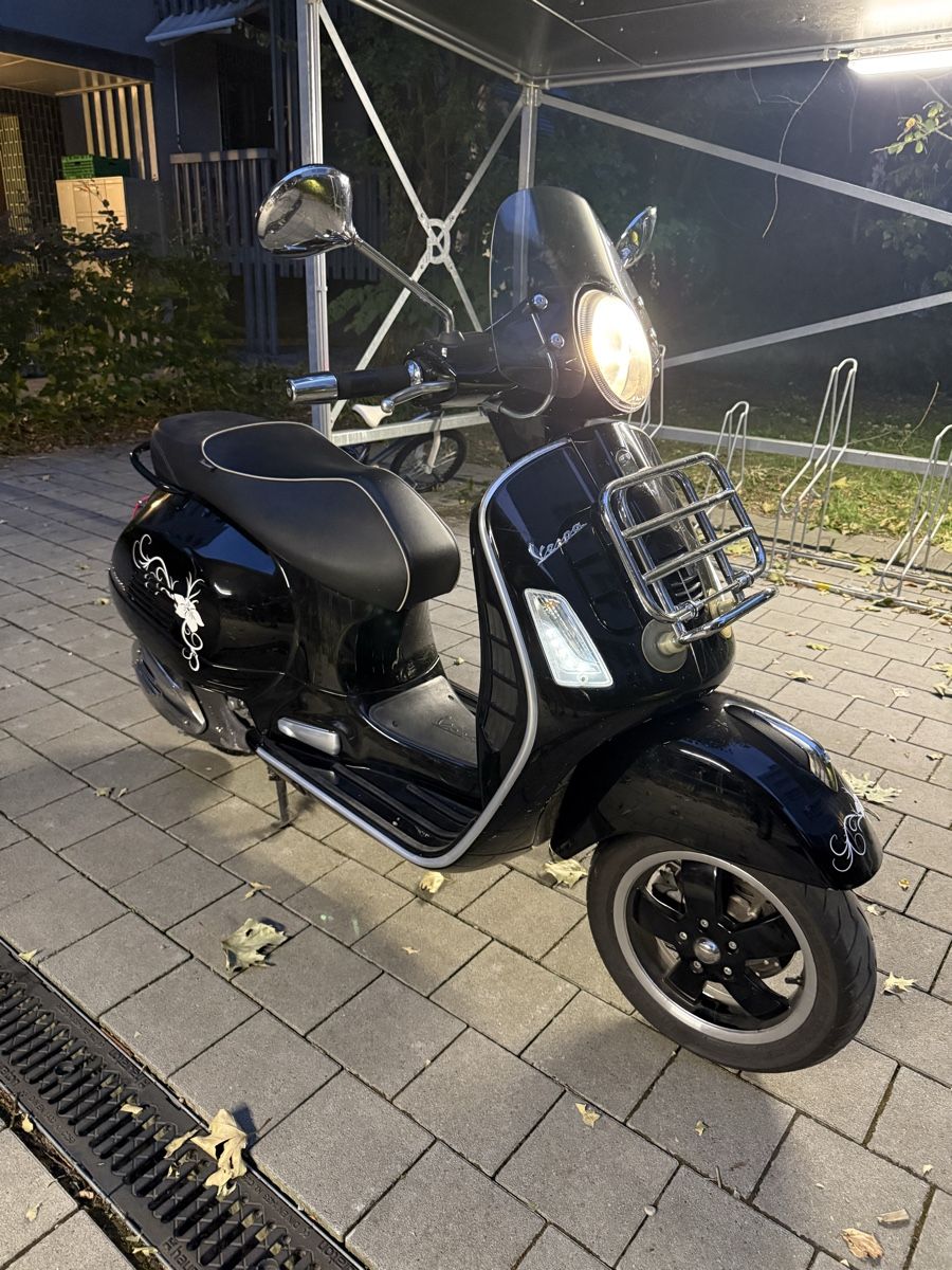 Piaggio Scooter: Piaggio Vespa GTS super 300 – Usato da Winterthur venduto da Fabio_46 7