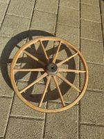 Altes Holzrad Speichenrad mit Metallnabe 