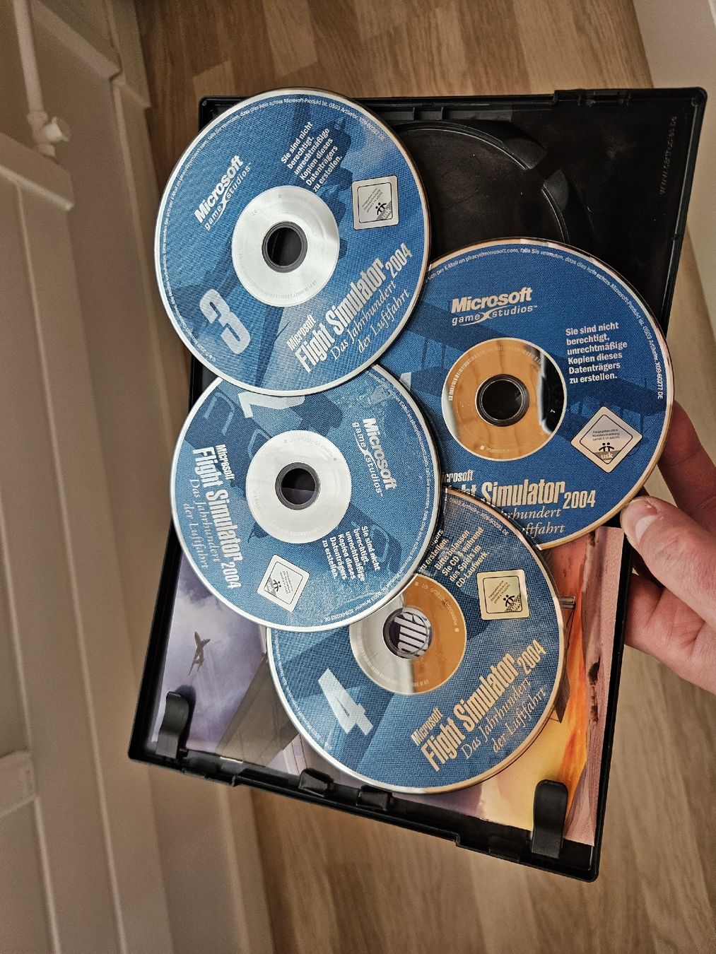 Microsoft Spiele: Flight Simulator Gold Edition + Flight Simulator 2004 – Gebraucht aus Jona von vik_j6r6 3