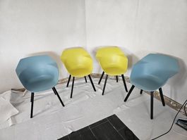 3 Stk. Design Stühle, grüngelb & hellblau