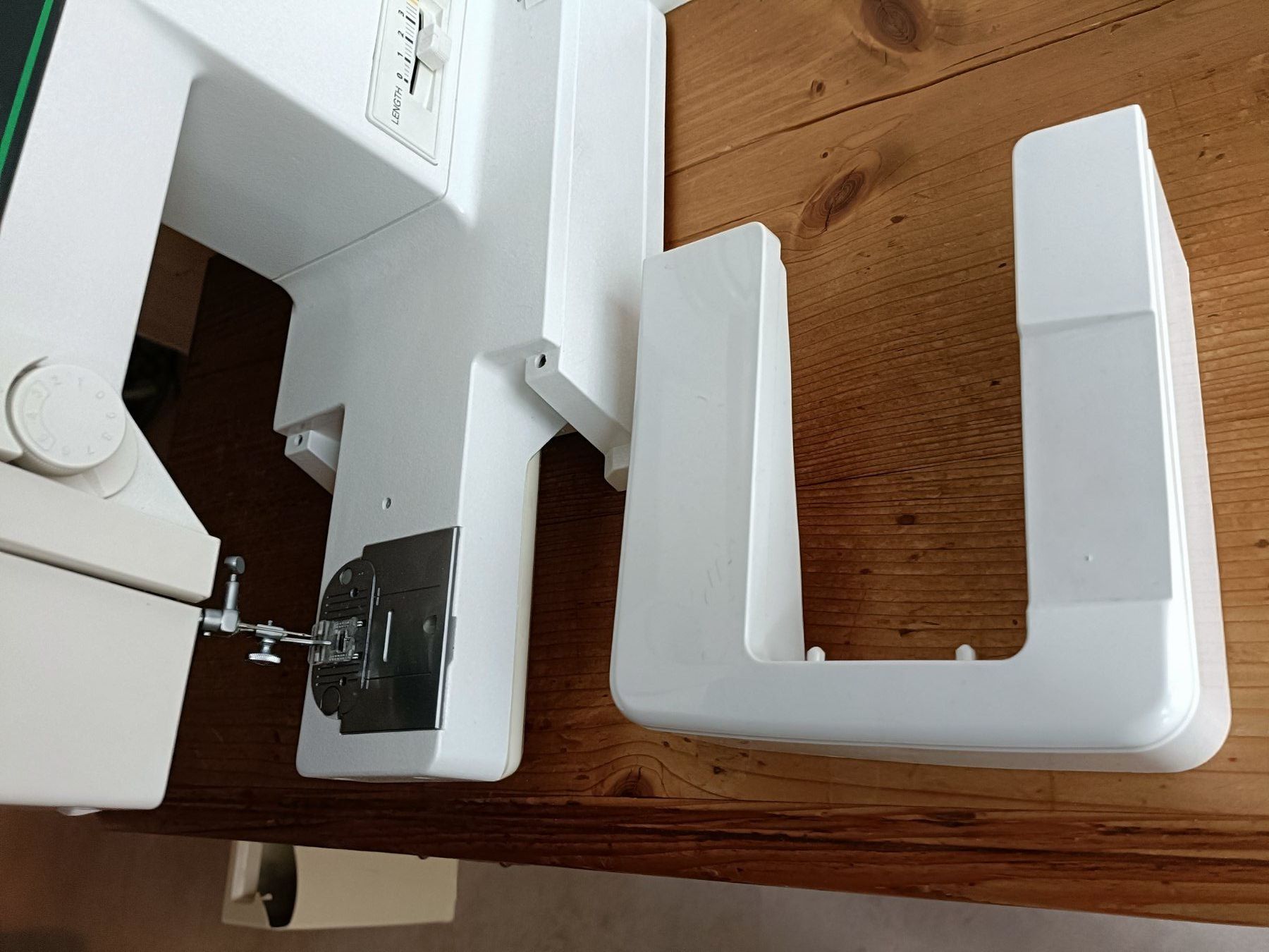 Singer Macchine da cucire: Singer Nähmaschine, Mode, Modell 9020 – Usato da Embrach venduto da Illingen13 6