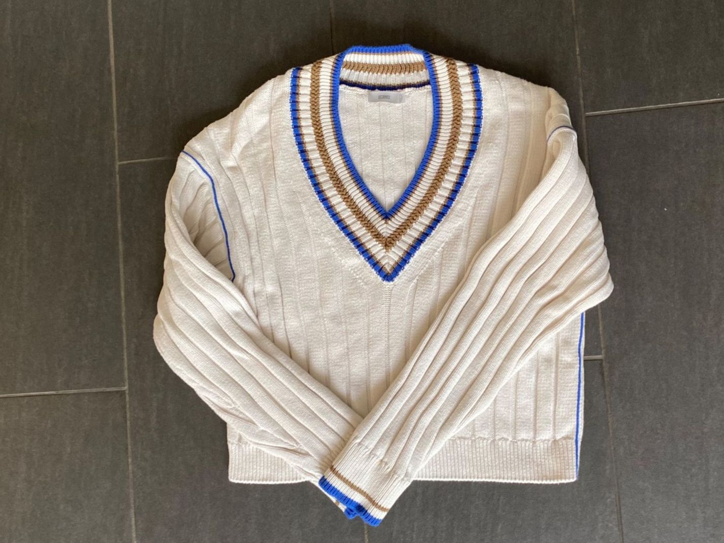 Closed Pullover & Sweatshirts: Damen Strickpullover beige Grösse M guter Zustand – Gebraucht aus Oberriet SG von Schwalbenstein 1