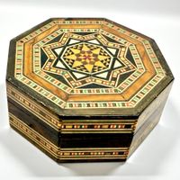 Boîte à bijoux syrienne octogonale en marqueterie