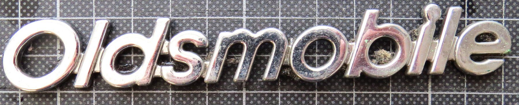 Oldsmobile Tutti pezzi di ricambio auto: Oldsmobile Schriftzug – Usato da Ettingen venduto da campione_1